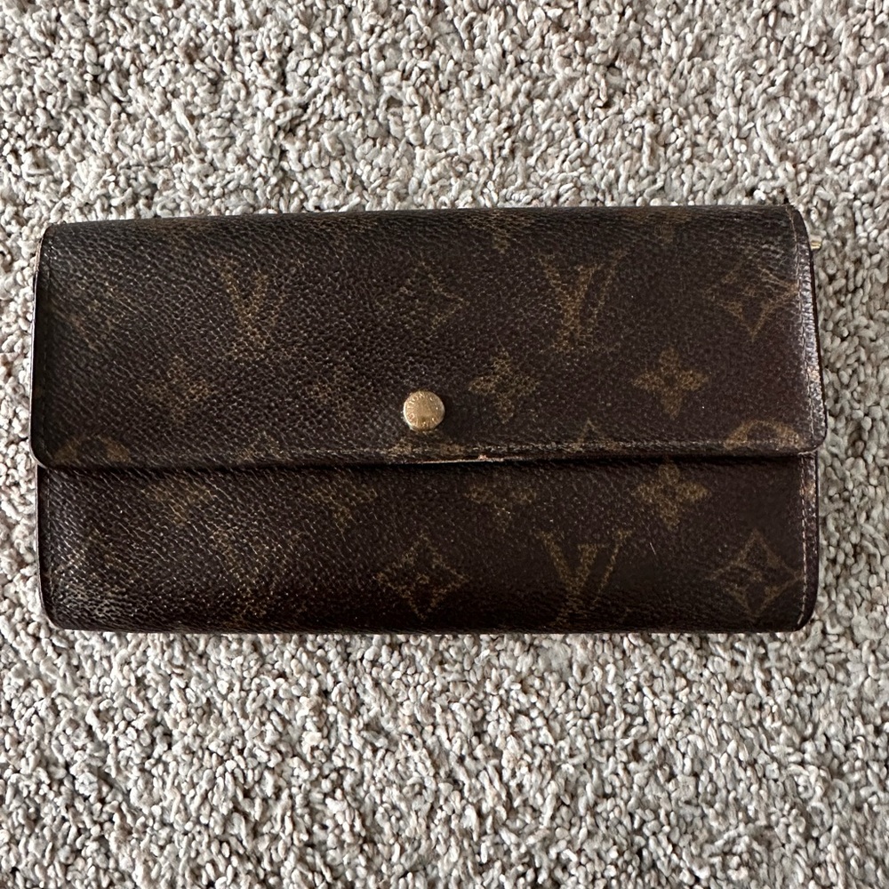 Authentic  Louis Vuitton Vintage Sarah Wallet